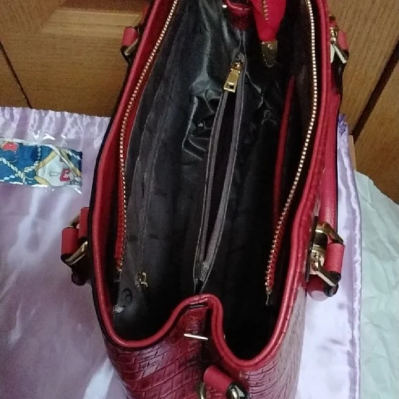 Lirenniao Red Croc-Embossed Satchel With Matching Wristlet - Picture 4 of 9